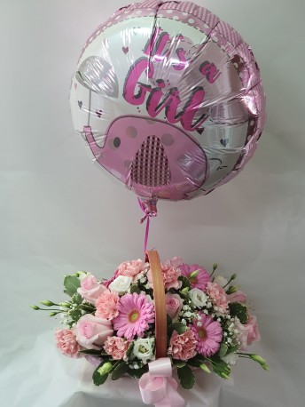 new baby basket and balloon