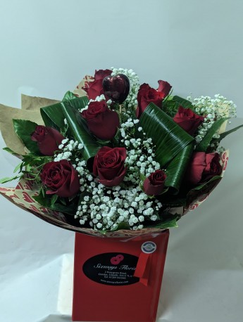 12 red roses Valentine